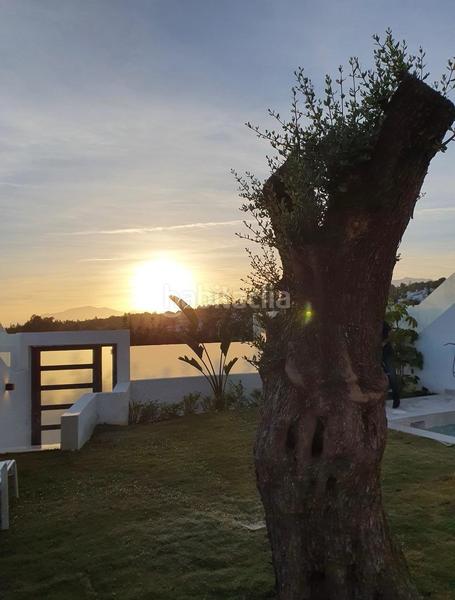 Foto b9d66dcd-83c2-4759-b0a7-fd5e614f6849. Chalet mit parking pool in Valdeolletas - Las Cancelas - Xarblanca Marbella