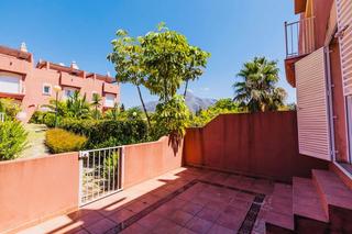 Casa adossada a Aloha. Bonito chalet adosado en nueva andalucia   marbella
