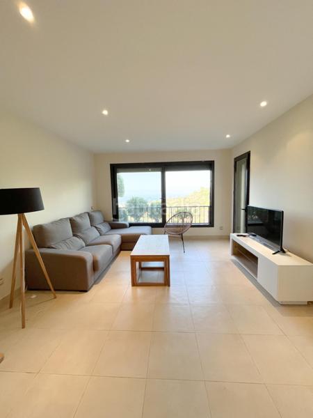 Foto c794c2a8-7d62-4b9f-bd16-2f85d0c6e9f3. Apartamento estupendo piso en urbanización de lujo con espectaculares vistas al mar en Marbella