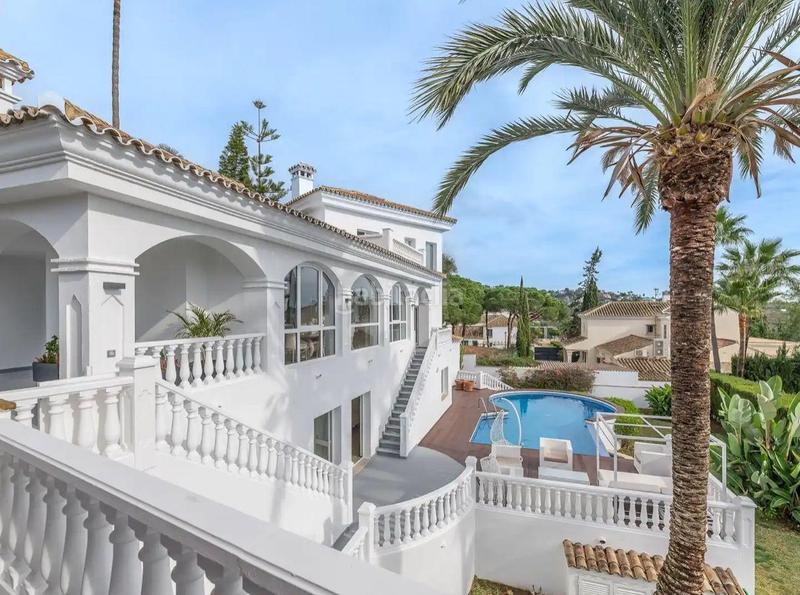Foto c80e57b3-f69b-4365-a9e3-e4225a907e26. Chalet exclusiva villa en elviria en Santa María Marbella