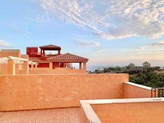 Lloguer Àtic a Reserva de Marbella. Espectacular atico con solarium y vistas laterales al mar en la