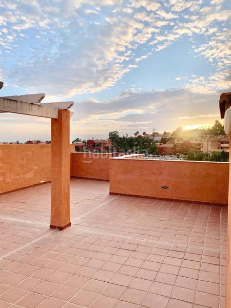 Foto c4be59a7-a8a6-445c-8643-9c1ef73545ab. Lloguer àtic amb aparcament piscina a reserva de Marbella Marbella