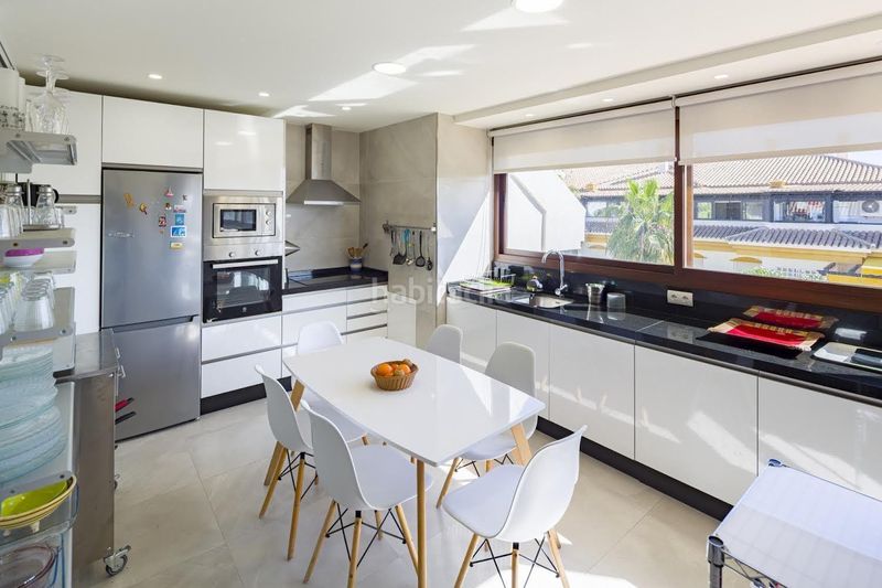 Foto b64ce7b8-a4e5-4f66-90dd-789911979d87. Àtic amb aparcament piscina a los jardines de Marbella - la ermita Marbella