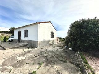 Rural plot in Huerta Belón - Calvario. Finca con casa, viña y potencial de construcción en manilva