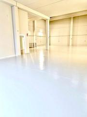 Lloguer Nau industrial a Huerta Belón - Calvario. Amplia nave comercial en alquiler en nueva andalucía  marbella