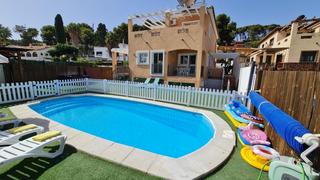 Xalet a El Pinar- Palacio de Congresos. Espectacular chalet con piscina  en torremolinos