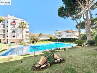 Piso en Calahonda. Fantástico apartamento con increibles vistas al mar en la zona d