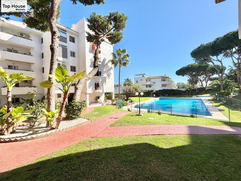 Foto 2d3a0e31-d049-425b-829e-38b5850a12ac. Pis amb aparcament piscina a Calahonda Mijas