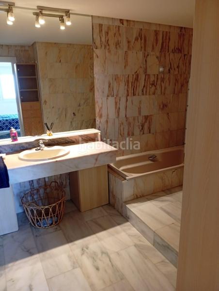 Foto 368d9508-59ee-4341-805a-b1d42b2496d6. Alquiler piso apartamento frente al mar de larga temporada en el coloso en Benalmádena