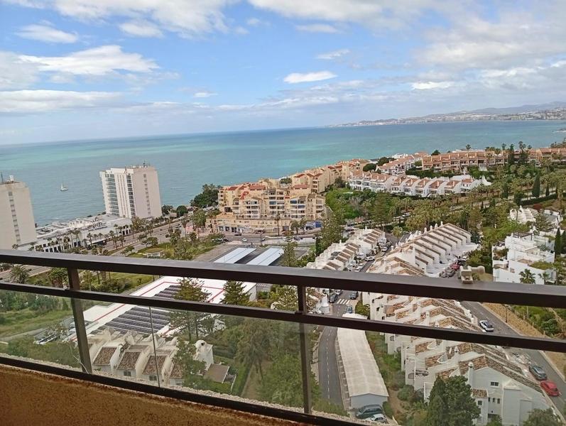 Foto 3ef793a9-29fe-44ba-9ec5-69f2674a7837. Alquiler piso apartamento frente al mar de larga temporada en el coloso en Benalmádena