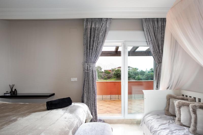Foto 48a84904-b38c-49e2-8fa9-3138c0f8d522. Chalet mit parking pool in Santa Clara Marbella