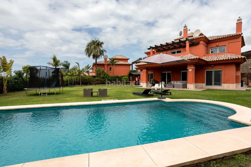 Foto 84cf8895-9c2b-4bb5-89c6-27df5f64b6a8. Xalet amb aparcament piscina a Santa Clara Marbella