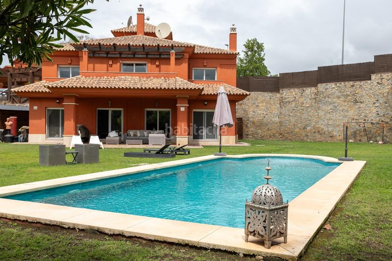 Foto bd89d3a0-62b2-4673-92af-590a41087237. Xalet amb aparcament piscina a Santa Clara Marbella