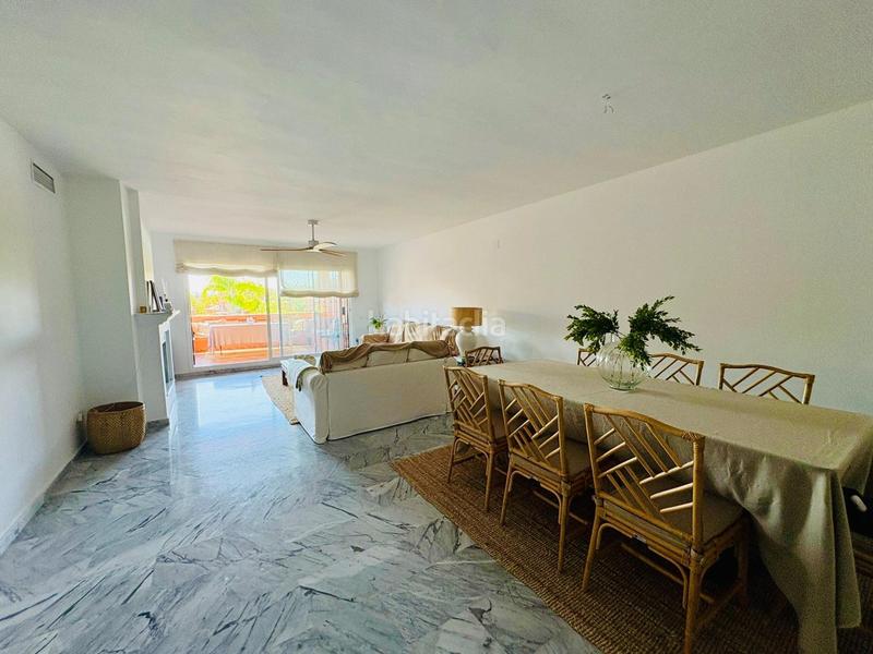 Foto 4840fbaf-a85f-4442-9014-afc310ae239f. Alquiler dúplex espectacular dúplex con vistas despejadas en urb. privada en atalaya isdabe en Estepona