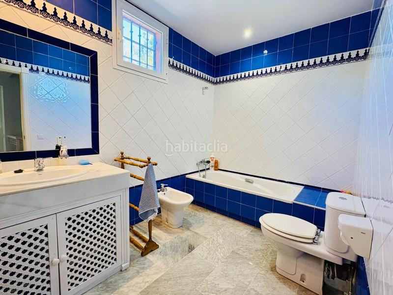Foto 70d5a8ad-2639-40b0-bc7c-7d37f273de04. Alquiler dúplex espectacular dúplex con vistas despejadas en urb. privada en atalaya isdabe en Estepona
