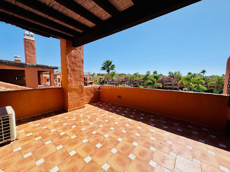 Foto 9666b018-6c37-4f1e-994c-6a9ffa19911d. Alquiler dúplex espectacular dúplex con vistas despejadas en urb. privada en atalaya isdabe en Estepona