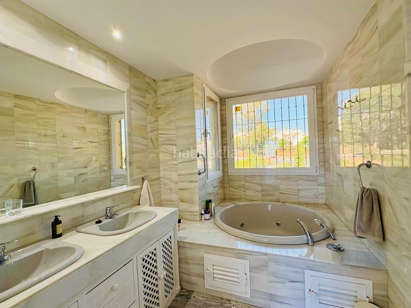 Foto 98694d38-a638-4c3f-b73a-abbffa34771a. Alquiler dúplex espectacular dúplex con vistas despejadas en urb. privada en atalaya isdabe en Estepona