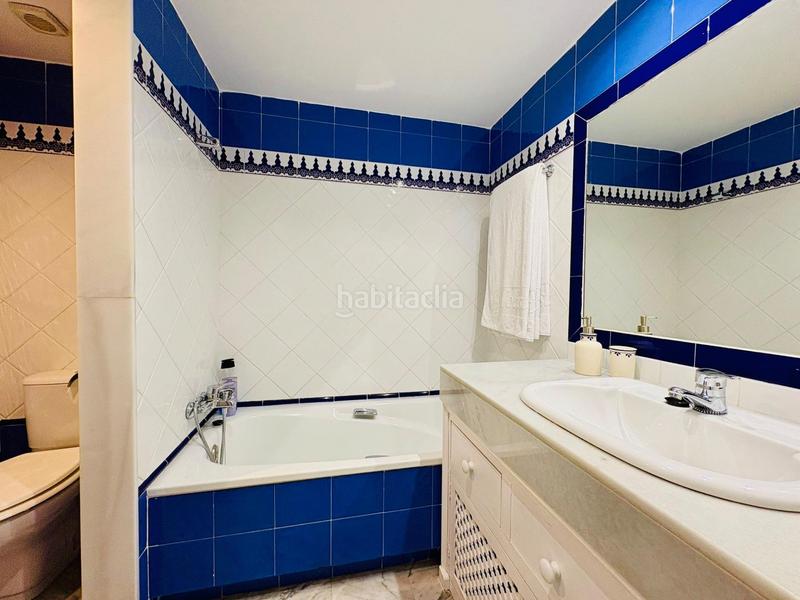 Foto b1b9eb6f-75e2-4889-88aa-87e186bb80d2. Alquiler dúplex espectacular dúplex con vistas despejadas en urb. privada en atalaya isdabe en Estepona
