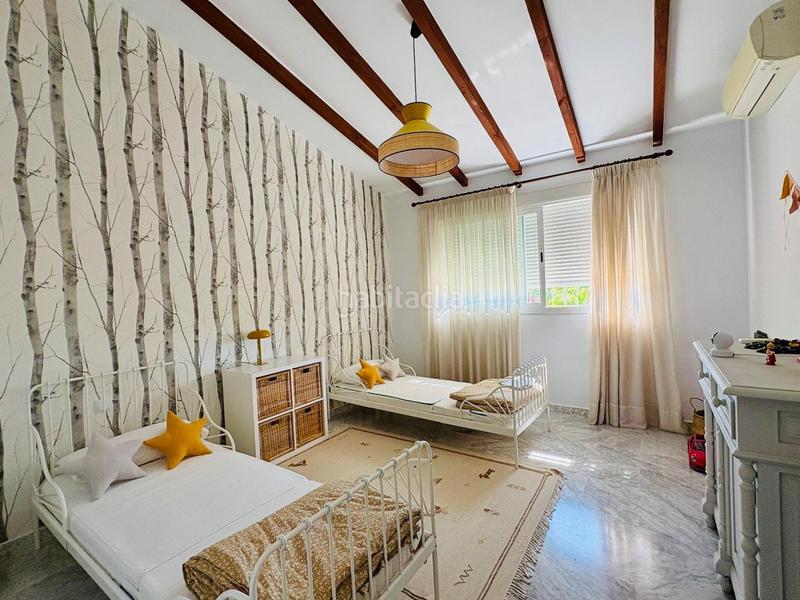 Foto c6f73134-7acb-4fbe-8f4c-f393758c2114. Alquiler dúplex espectacular dúplex con vistas despejadas en urb. privada en atalaya isdabe en Estepona
