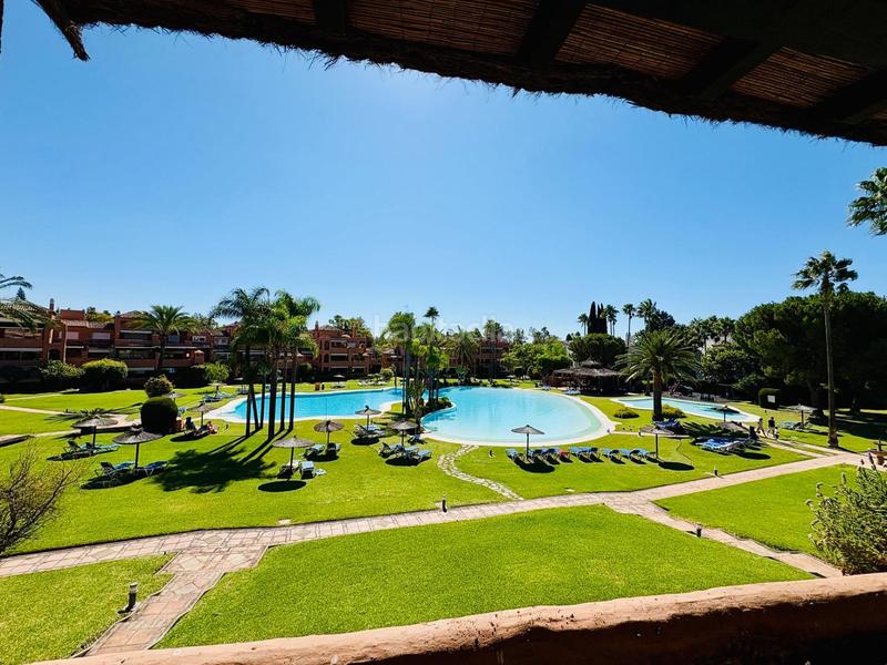 Foto d0b75020-80d0-4313-9f9e-9a00fabb7409. Lloguer dúplex amb aparcament piscina a Casasola Estepona