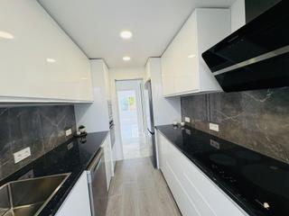 Lloguer Pis a La Concha - Resina Golf. Nuevo apartamento de 3 dormitorios con terraza, piscina y parkin