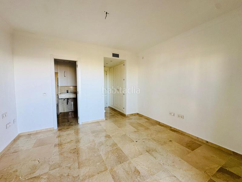 Foto 20e02450-5611-410f-bff1-0185cfee5a95. Etagenwohnung mit parking pool in La Concha - Resina Golf Estepona