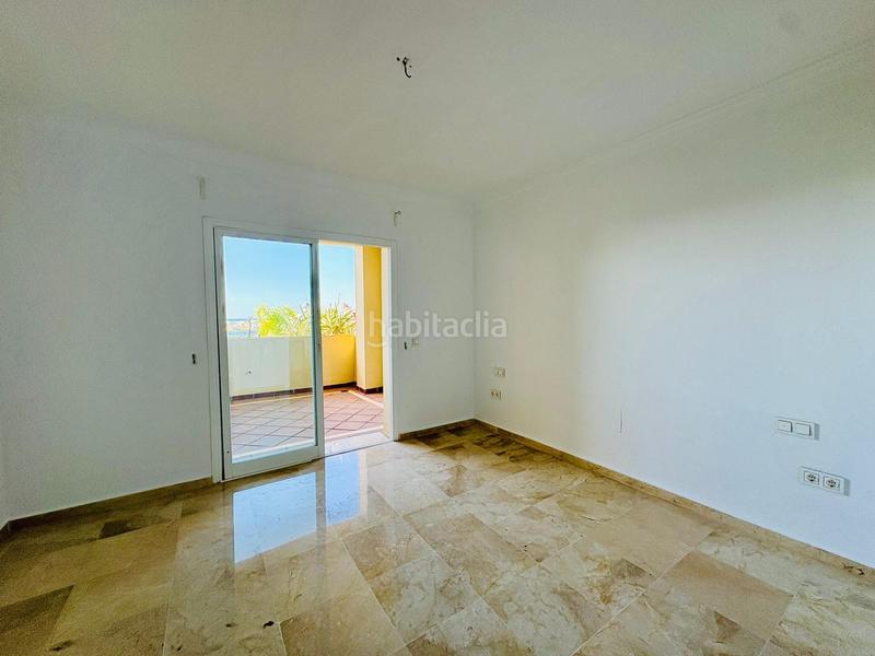 Foto 68e2e0f2-f4d0-44f6-8d81-ba8e0733c02b. Etagenwohnung mit parking pool in La Concha - Resina Golf Estepona