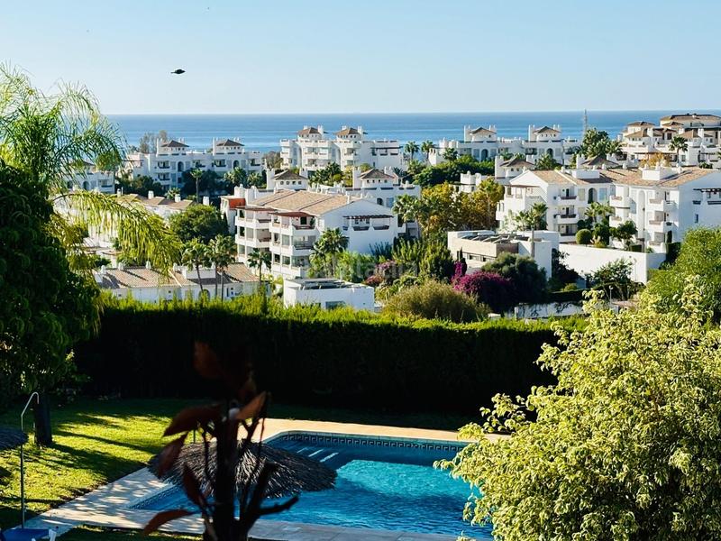 Foto d65a8bdf-aeb7-4b55-ab2d-c7874f1b7b1a. Etagenwohnung mit parking pool in La Concha - Resina Golf Estepona