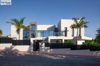 Xalet a Aloha. Impresionante villa moderna en parcelas del golf  marbella