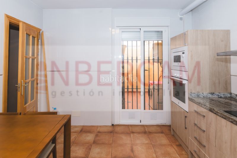 Foto 0a6940da-243c-483b-9834-17f6fd1b43e2. Casa amb aparcament a Ejido centro Ejido (El)