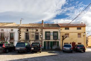 Masia en Plaza de santamarina 4. Alameda del valle