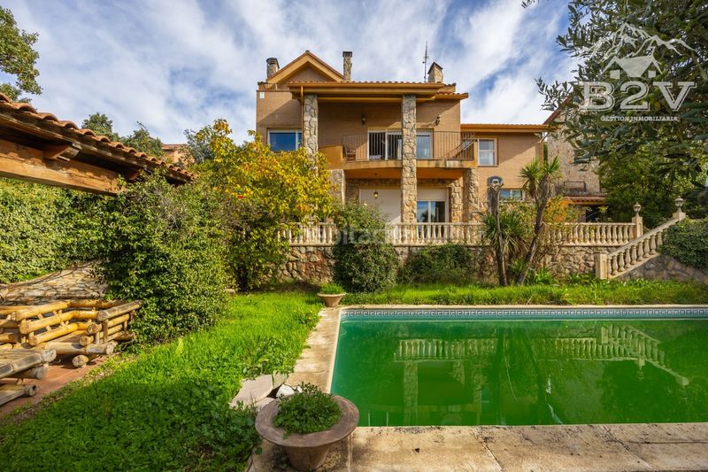 Foto b2503b27-696e-4008-976d-871995f048ca. House with heating pool in Cotos de Monterey