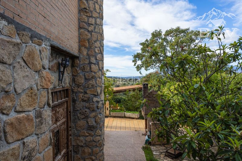 Foto b601615c-9bef-4ae0-aa59-aa161f2c6ce3. House with heating pool in Cotos de Monterey