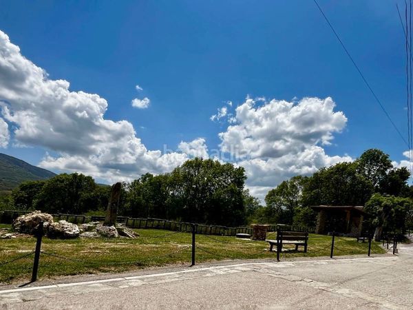 Foto fecf2540-f069-4ca2-974d-c5860cbf67a3. Residential plot in Pinilla del Valle