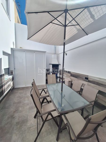 Foto 18d484eb-a2d0-454d-9e7e-7c2a2f2d5af7. Casa aparellada amb aparcament a Santa María del Águila Ejido (El)