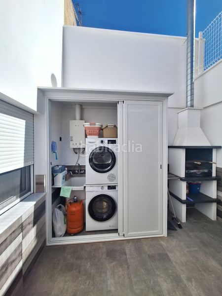 Foto 9f0d11f8-e833-42b9-a650-6369e9e47e58. Casa aparellada amb aparcament a Santa María del Águila Ejido (El)