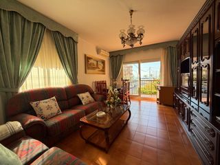 Pis  Via augusta 49. Vive junto al mar en un piso amplio y luminoso listo para entrar