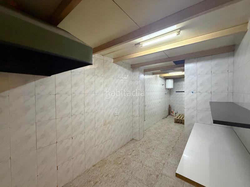 Foto 8b6f90f5-5373-4f2f-90c2-b5826ca6c988. Local comercial a carrer de rourell 3 a Llevant Reus