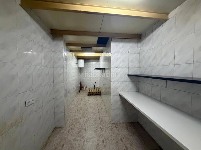 Foto ad8d4ad4-89cc-40aa-8785-0b7f0297a699. Local comercial a carrer de rourell 3 a Llevant Reus