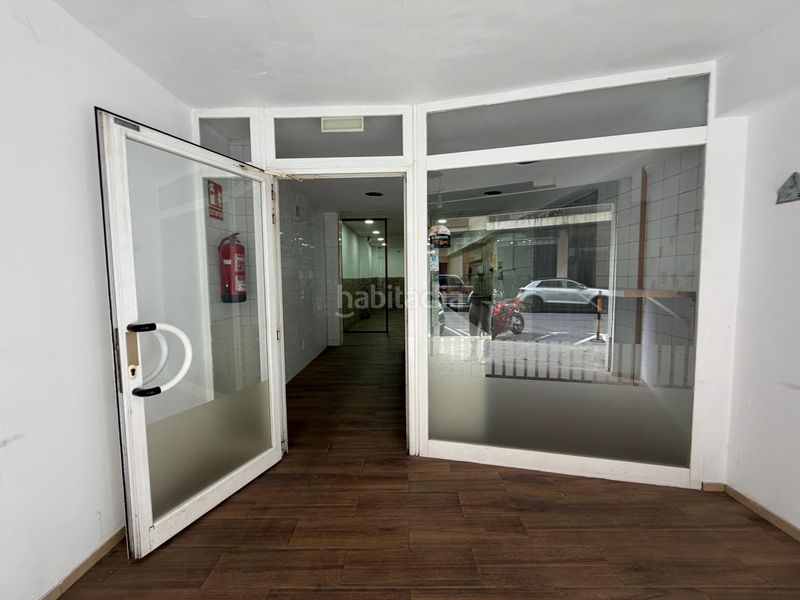 Foto dbf40ee7-5a13-4246-ba98-10423d6d8e15. Local comercial a carrer de rourell 3 a Llevant Reus