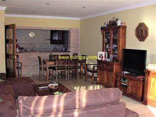 Casa a Centro. Casa céntrica de 325m2 en chiva 46370