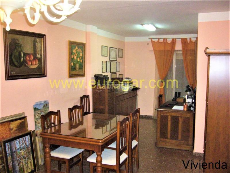 Foto 446c7b53-b7fa-4c5d-90c9-4e0f0bf2cfac. Casa amb aparcament a Centro Chiva