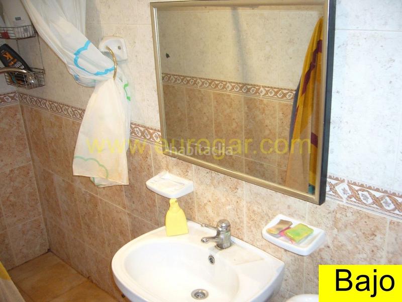 Foto b0e41e48-7530-4dc9-985e-3dcd20b92f31. Casa amb aparcament a Centro Chiva