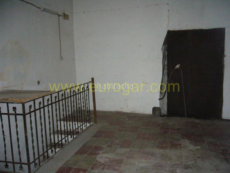 Foto 06f3a9b5-ed5e-4ad2-a0b3-df6367e168dc. Casa  con buhardilla y local comercial céntrico 46370 en Chiva