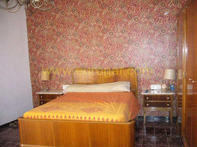 Foto 0fa3d435-fae2-4751-bdb3-cebf254e6421. Casa  con buhardilla y local comercial céntrico 46370 en Chiva