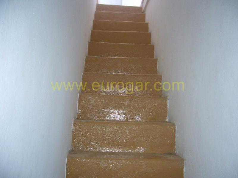 Foto 3ca3e613-f991-4134-b845-7feb84fd331b. Casa  con buhardilla y local comercial céntrico 46370 en Chiva