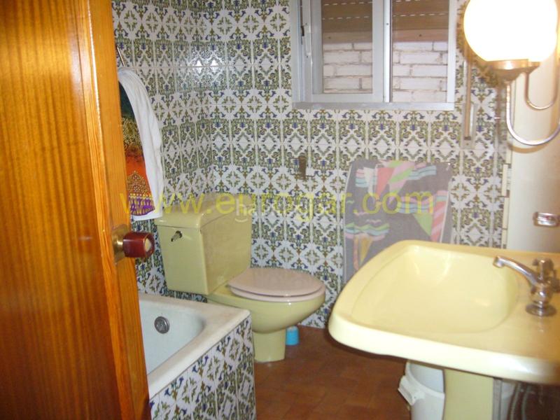 Foto 7f9c7495-7c93-41a7-b211-64d364a180a8. Casa  con buhardilla y local comercial céntrico 46370 en Chiva