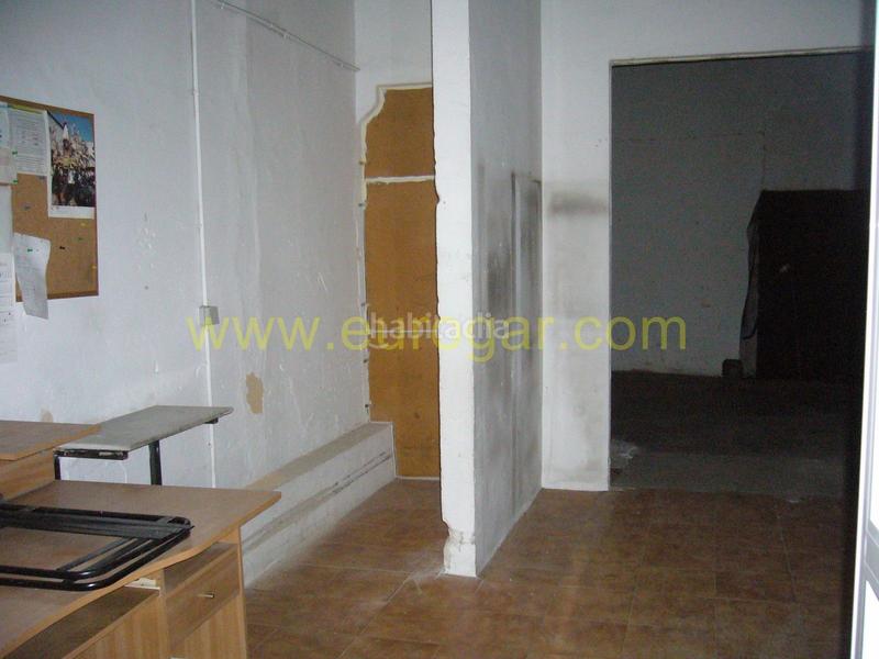 Foto 86f27967-9506-4ce1-b11f-3a6012151d76. Casa  con buhardilla y local comercial céntrico 46370 en Chiva