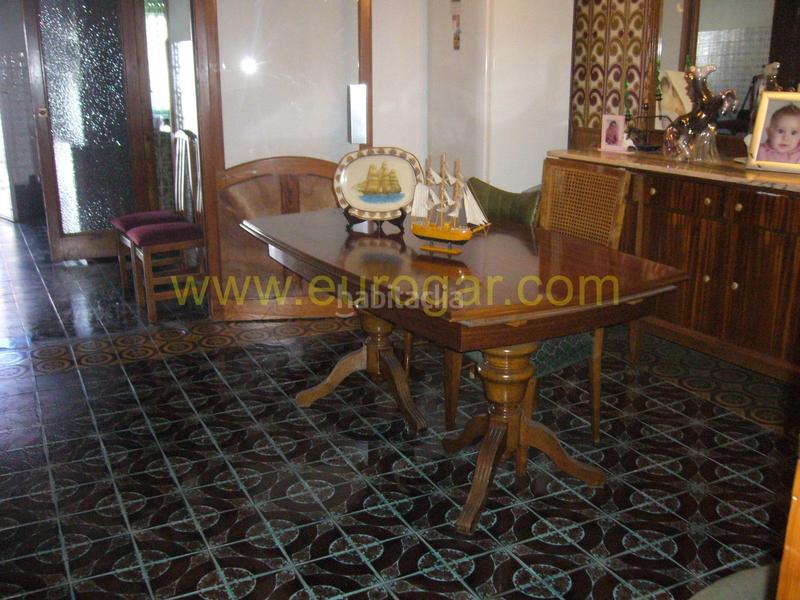Foto 87eae9ed-f53e-48fa-852b-103dbd0b9bd7. Casa  con buhardilla y local comercial céntrico 46370 en Chiva