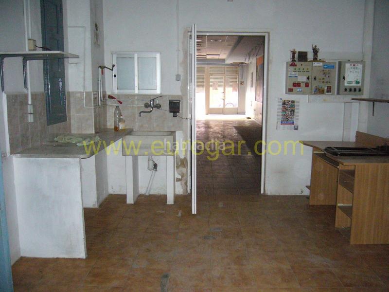 Foto a75f6421-a543-45ac-b1e4-5c024b43c71b. Casa  con buhardilla y local comercial céntrico 46370 en Chiva